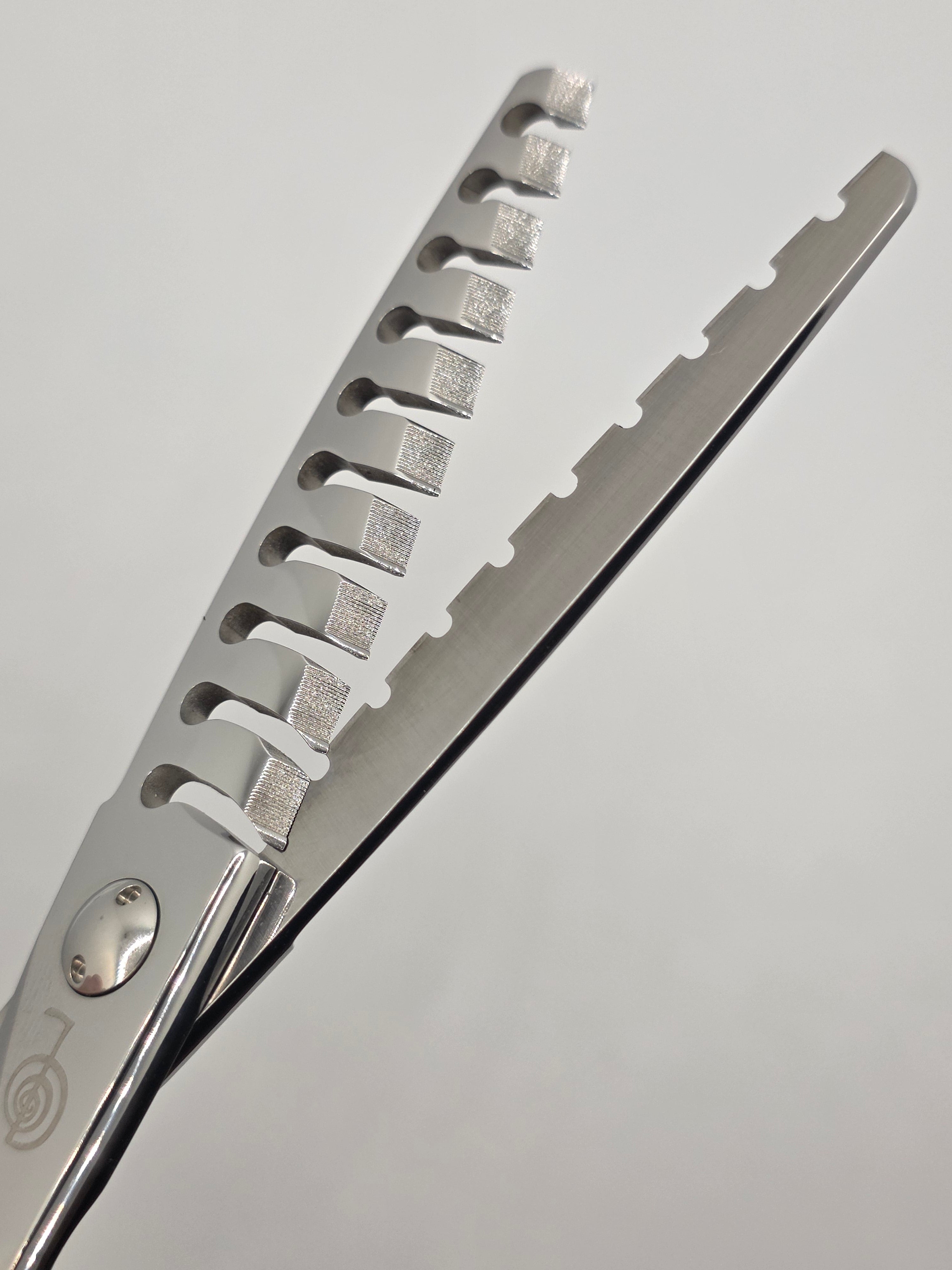 Reiki Shears - Double Toothed Axis Short Chunker