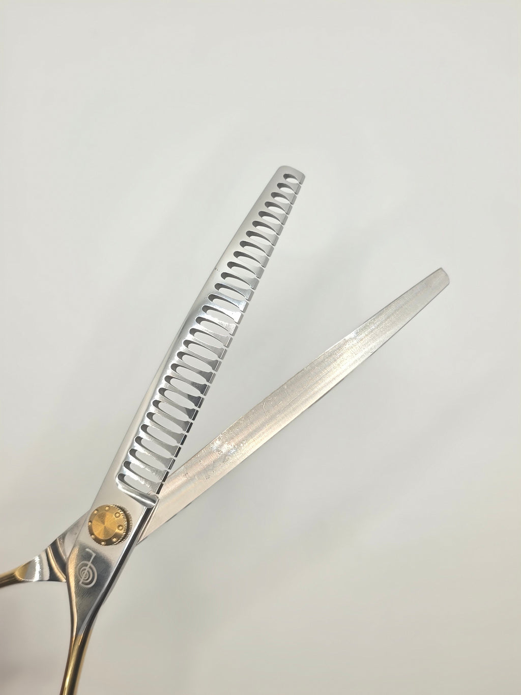 Reiki Shears Golden Touch Midas Curved Chunker